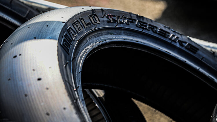 SBK – Pirelli traz dois pneus traseiros de desenvolvimento para Magny-Cours