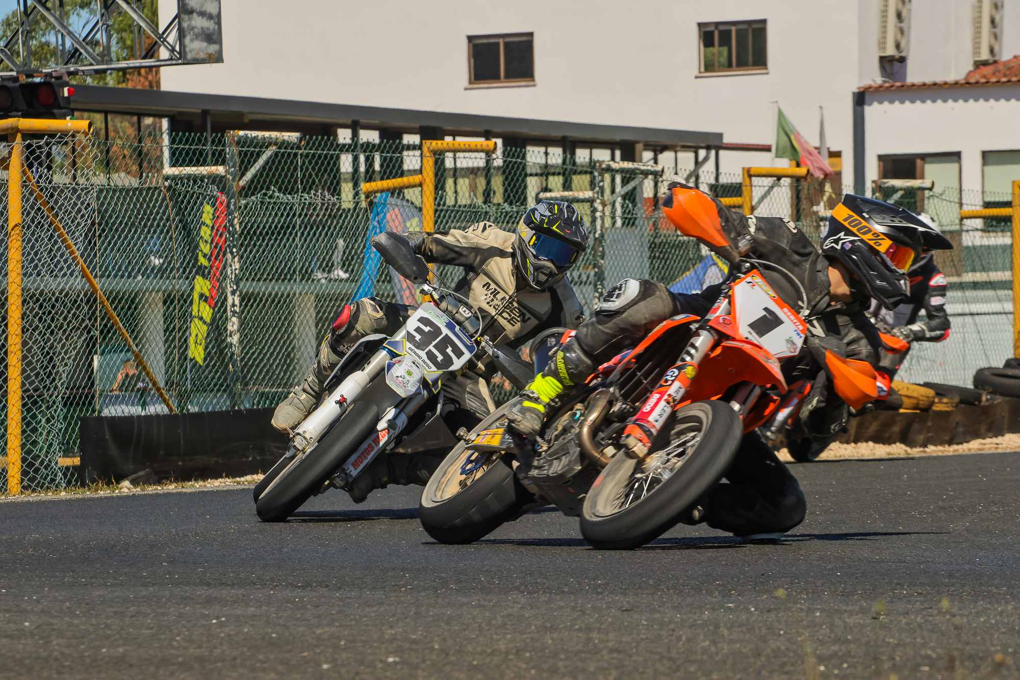 Decisões adiadas no Campeonato Nacional de Supermoto thumbnail