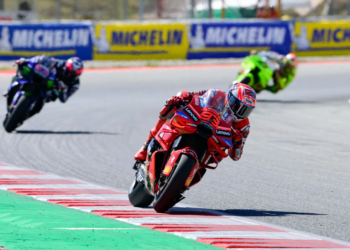 MotoGP – Barcelona Sprint: Queda de Alex empurra Marc Márquez para a vitória