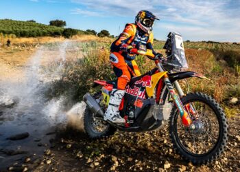 BP Ultimate Rally-Raid, Etapa 2: Contra-ataque de Schareina a Sanders num dia de muitos abandonos