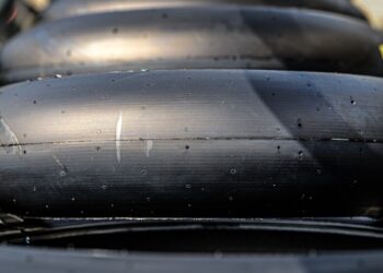 WSBK: Novo composto dianteiro da Pirelli para os pilotos no Estoril