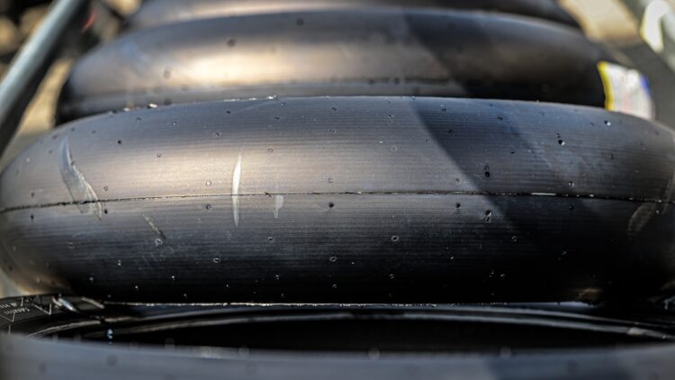 WSBK: Novo composto dianteiro da Pirelli para os pilotos no Estoril