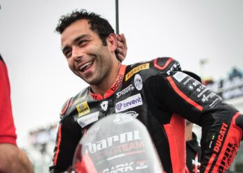 WSBK: Danilo Petrucci em dúvida no Estoril, com lesão feita no ginásio
