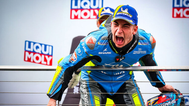 Crónica de Paulo Araújo | A mó de baixo