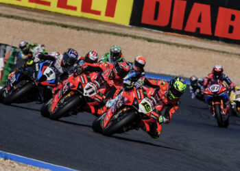 SBK – Razgatlıoğlu vence Bulega na Corrida 1