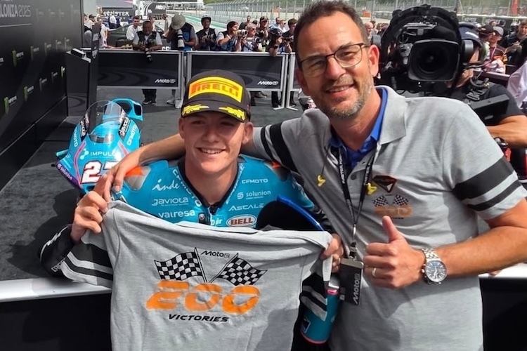 Moto2 – Kalex celebra duplamente