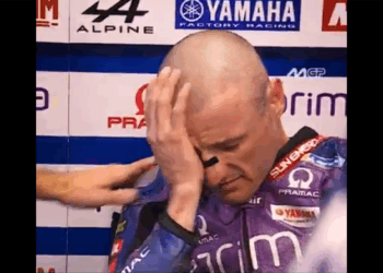 MotoGP: Jack Miller em lágrimas nas boxes após queda no GP da Austrália