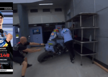 MotoGP: Insólito! Fermín Aldeguer despita-se em pleno paddock