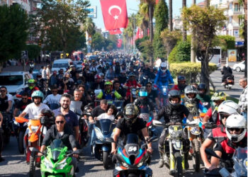 Receção de herói para Toprak