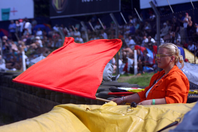 Moto3 – Corrida atrasada após incidente