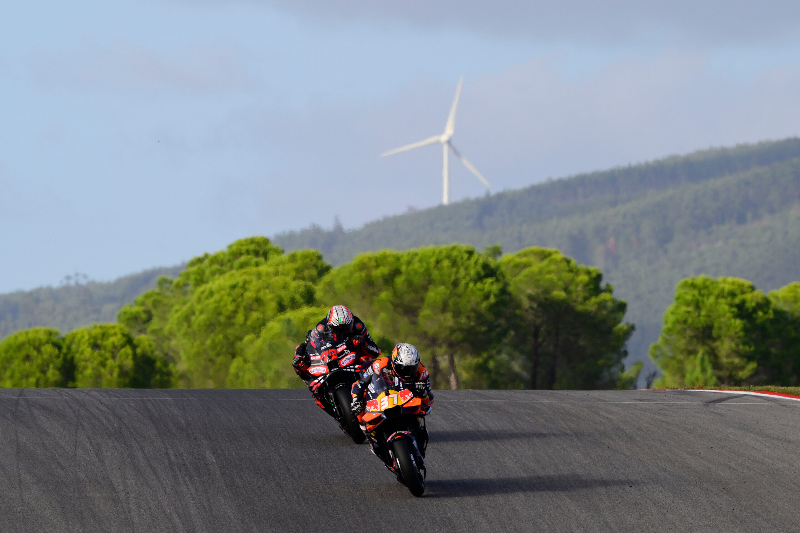 MotoGP: Bezzecchi, Bagnaia ou Acosta? Quem fica com o bronze em 2025? thumbnail