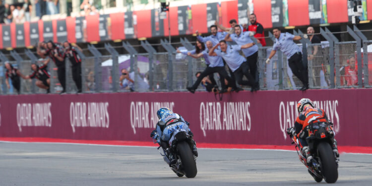 MotoGP: Alex Márquez vence corrida Sprint em Portimão numa grande batalha com Pedro Acosta