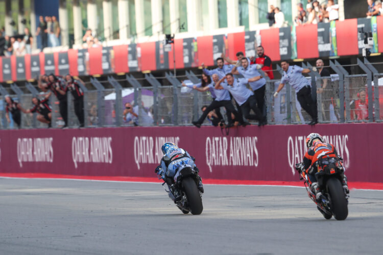 MotoGP: Alex Márquez vence corrida Sprint em Portimão numa grande batalha com Pedro Acosta