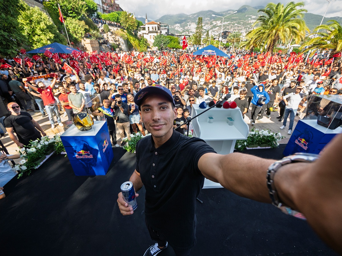 MotoGP: Quem será o ‘rookie’ do ano em 2026? Toprak vs Diogo Moreira thumbnail