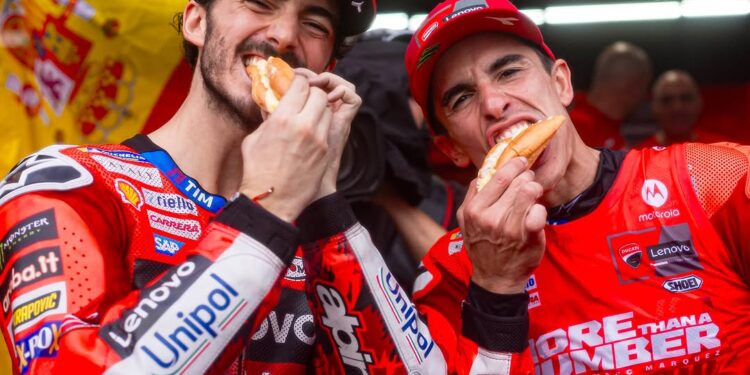 MotoGP: Ser colega de equipa de Marc Márquez ‘mata-te’