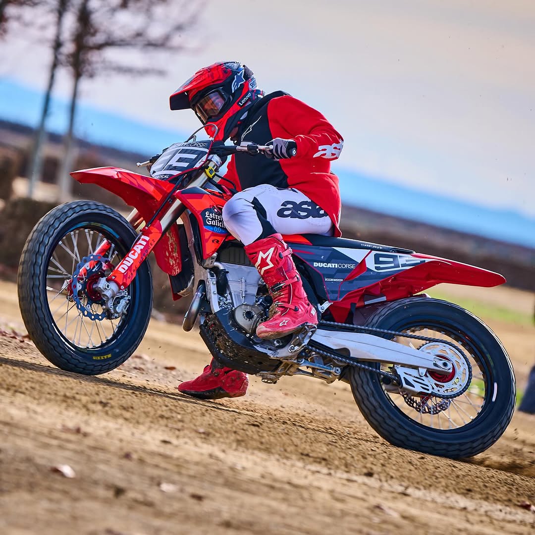 MotoGP: Marc Márquez voltou a pilotar uma moto após 78 dias thumbnail