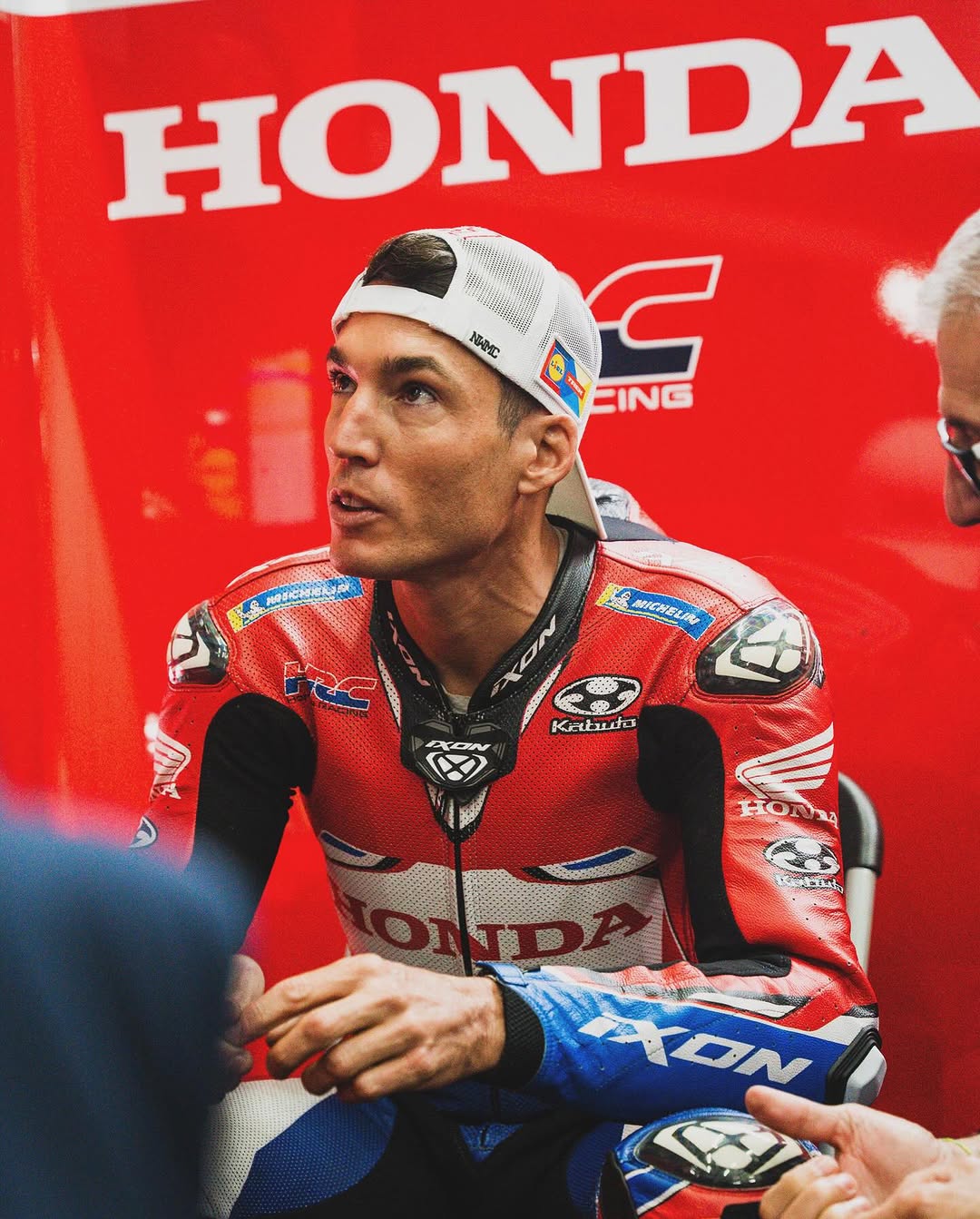 MotoGP: Aleix Espargaró emocionado com sucesso do irmão em Portimão thumbnail