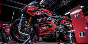 SBK – Ducati Panigale em detalhe