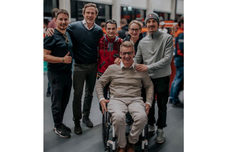 MotoGP – Pilotos visitam KTM