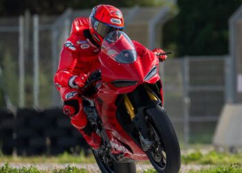 MotoGP: Marc Márquez de regresso ao asfalto com a Panigale V2