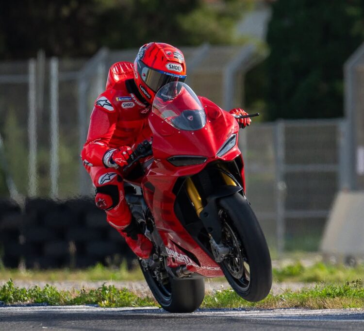 MotoGP: Marc Márquez de regresso ao asfalto com a Panigale V2