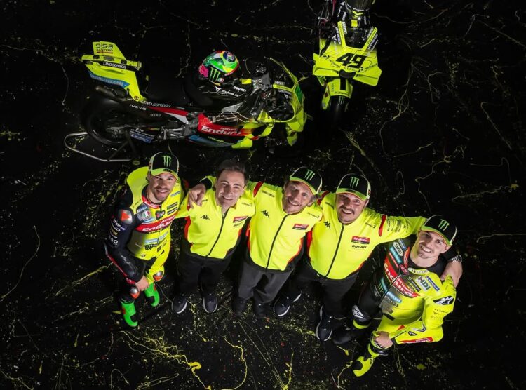 MotoGP: Valentino Rossi apresenta as novas cores da VR46 para 2026