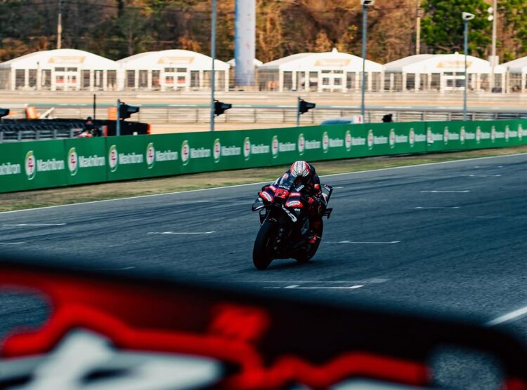 MotoGP: Marco Bezzecchi continua a dominar os tempos no FP2 em Buriram