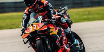 MotoGP: Luta entre titãs! Acosta bate Marc Márquez e vence pela primeira vez a Sprint em Buriram