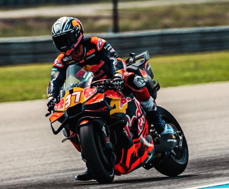 MotoGP: Luta entre titãs! Acosta bate Marc Márquez e vence pela primeira vez a Sprint em Buriram