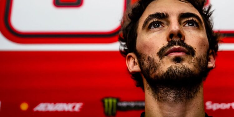 MotoGP: Francesco Bagnaia com lugar em risco em 2026; Acosta será o candidato