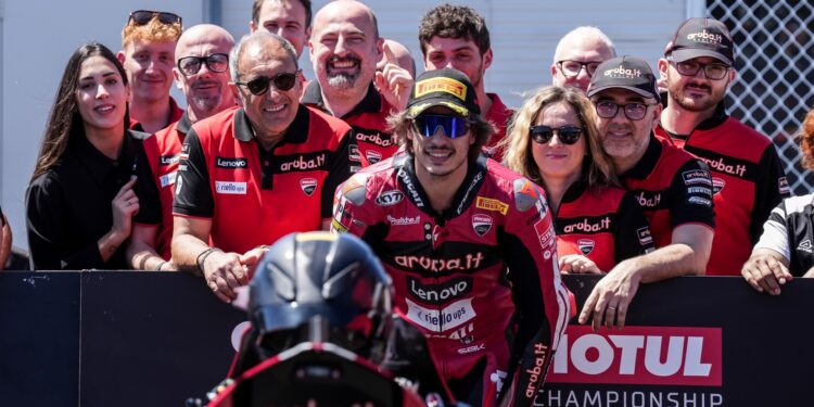 WSBK: Nicolò Bulega faz história com a sua 200ª Pole Position na Austrália