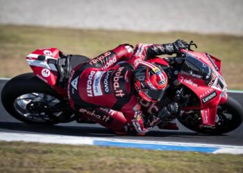 WSBK: Nicolò Bulega começa época oficial como líder no FP1 em Phillip Island