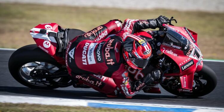 WSBK: Nicolò Bulega começa época oficial como líder no FP1 em Phillip Island