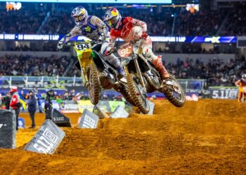 AMA Supercross: 450SMX, Hunter Lawrence conquista a sua primeira vitória da época