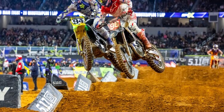AMA Supercross: 450SMX, Hunter Lawrence conquista a sua primeira vitória da época