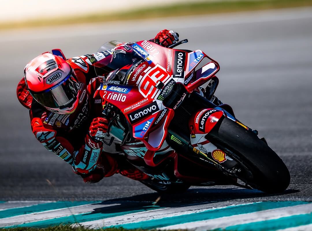 MotoGP: O campeão está de volta! Marc Márquez lidera dia de testes em Sepang thumbnail