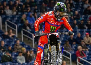AMA Supercross: 250SMX Divisão Leste, Cole Davies em grande forma domina