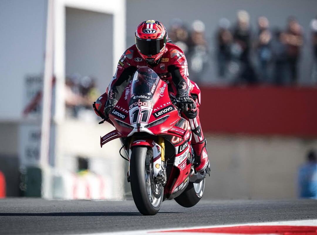 WSBK: Nicolò Bulega vence Superpole Race; Oliveira 3º e arranca da primeira linha para a Corrida 2 thumbnail