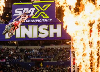 AMA Supercross: Hunter Lawrence vence em Indianapolis e amplia vantagem sobre Tomac
