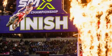 AMA Supercross: Hunter Lawrence vence em Indianapolis e amplia vantagem sobre Tomac