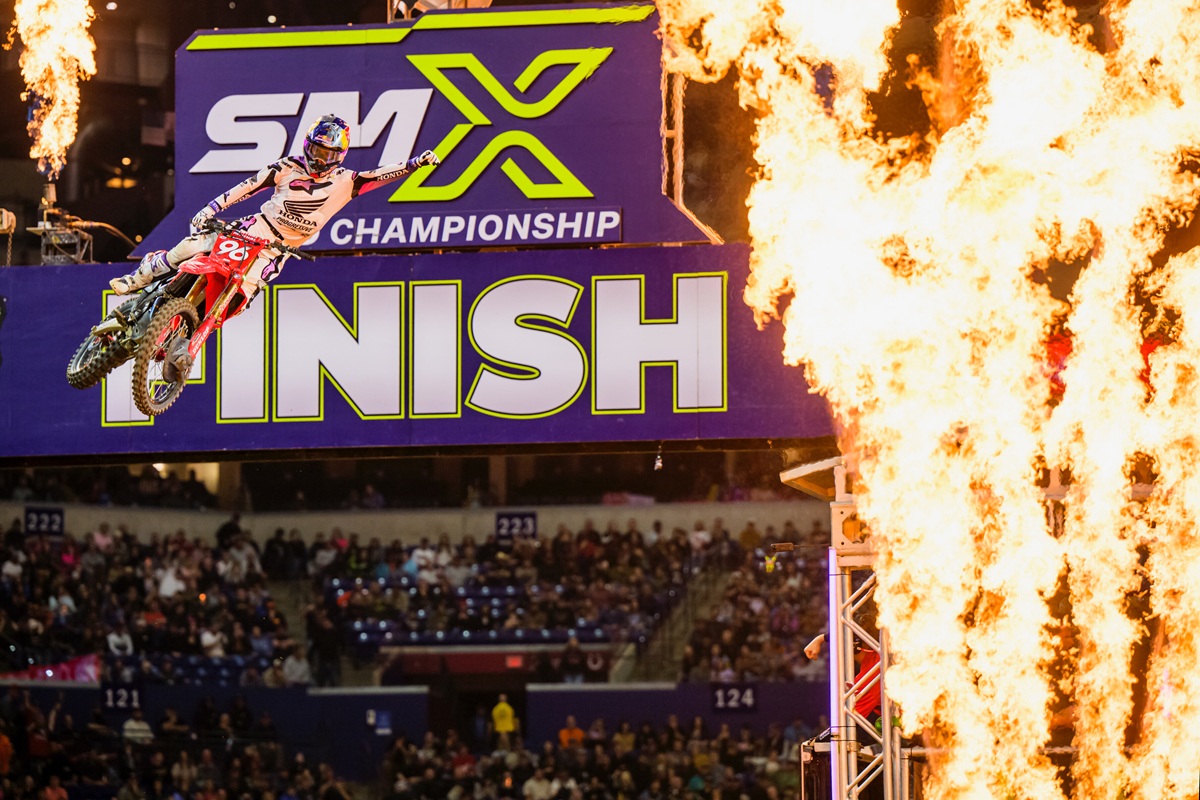 AMA Supercross: Hunter Lawrence vence em Indianapolis e amplia vantagem sobre Tomac thumbnail