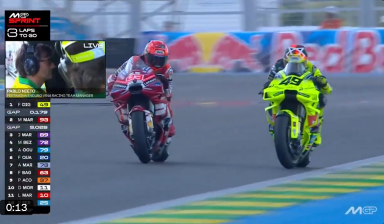 MotoGP: O momento! Marc Márquez ultrapassa Di Giannantonio rumo à vitória