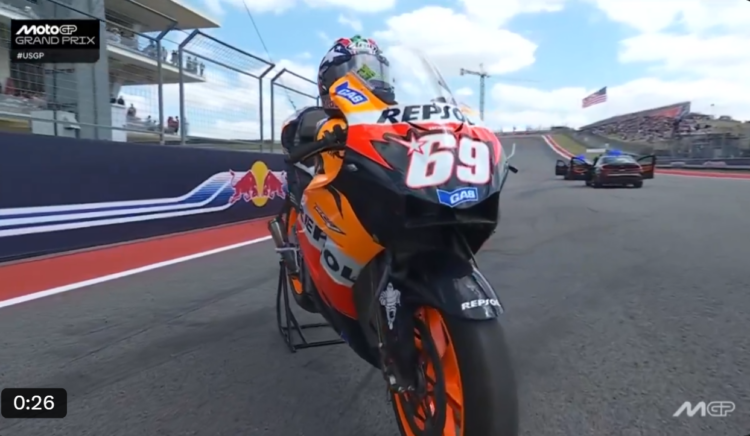 MotoGP: Icónico! Marc Márquez com gesto que vale mais que mil palavras em homenagem a Nicky Hayden