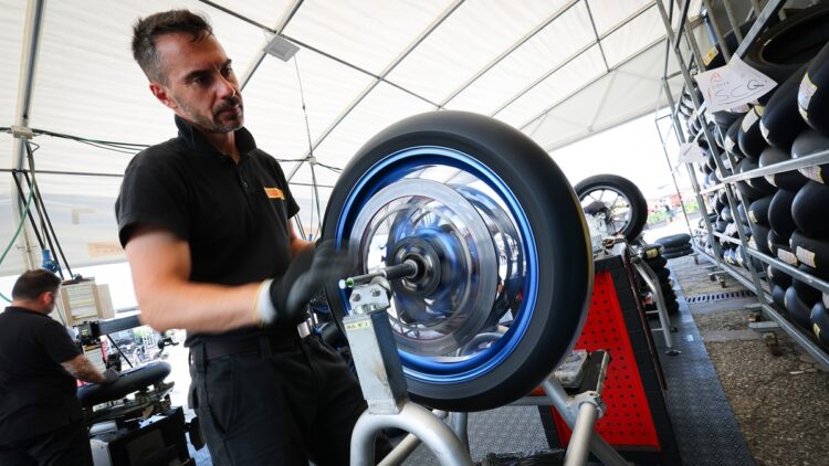 WSBK: Pirelli com novo pneu dianteiro para a ronda em Portimão