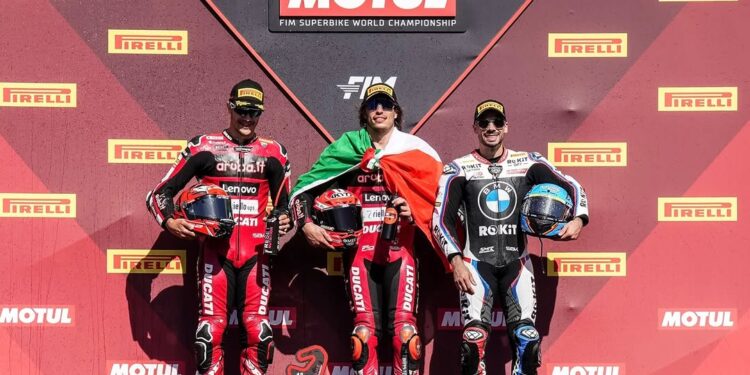 WSBK: Hat-trick de Bulega e três pódios de Oliveira marcam ronda portuguesa