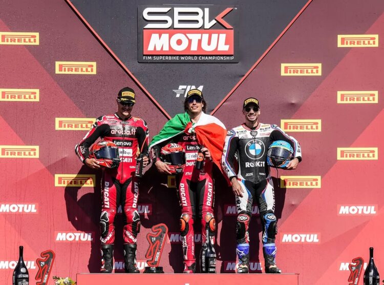 WSBK: Hat-trick de Bulega e três pódios de Oliveira marcam ronda portuguesa