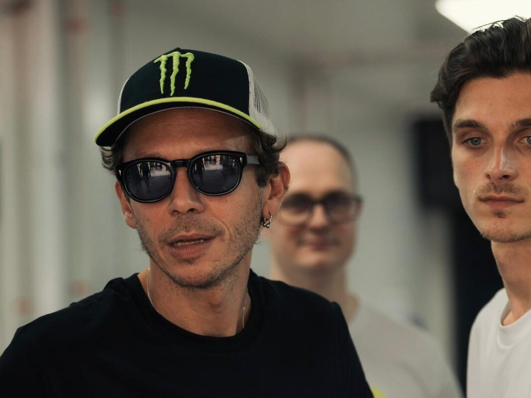 MotoGP: Valentino Rossi admite ‘nunca’ mais voltar a ‘pilotar uma’ moto da classe rainha thumbnail