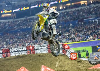AMA Supercross: Ao rubro! Roczen vence em Ford Field; Tomac é o novo líder