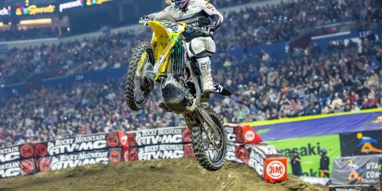 AMA Supercross: Ao rubro! Roczen vence em Ford Field; Tomac é o novo líder