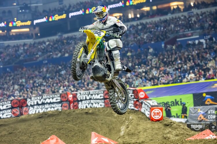 AMA Supercross: Ao rubro! Roczen vence em Ford Field; Tomac é o novo líder